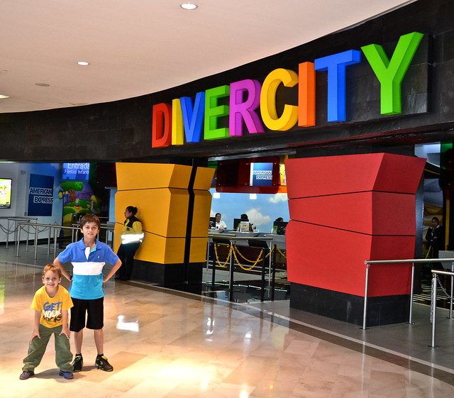 Grupo de niños en Divercity