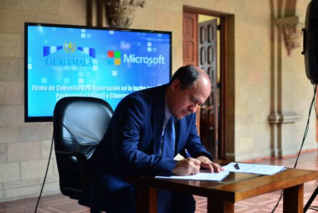 Guatemala establece alianza con Microsoft
